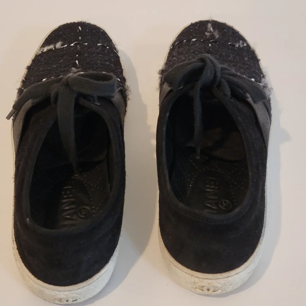 CHANEL excellent